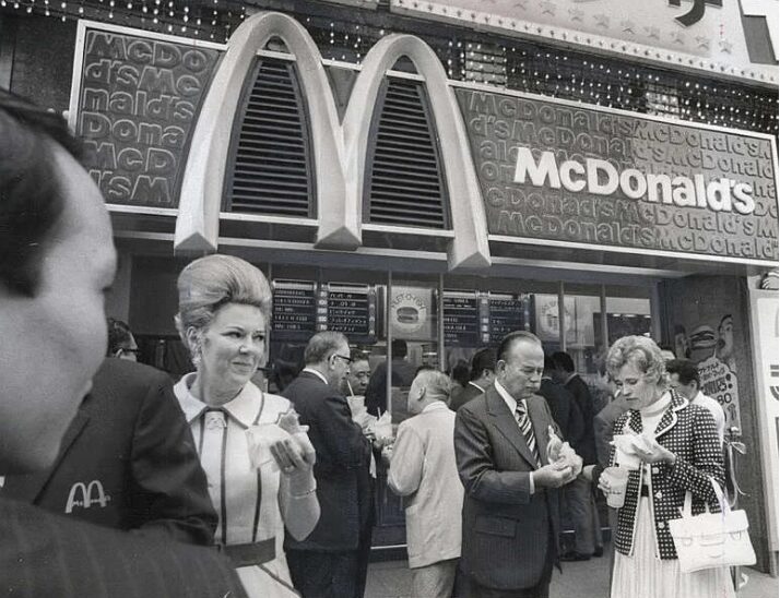 マクドナルド日本一号店オープン