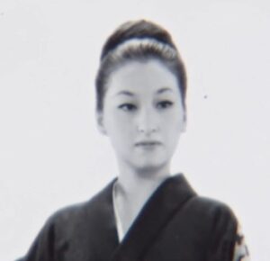 細木数子は若い頃ホステス？島倉千代子との確執は？娘は養子なの？ | THE PAST